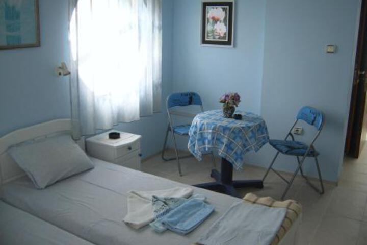 Andi Hotel