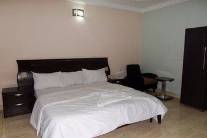 Room 6 of 23
