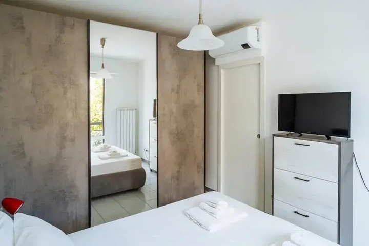 Room 4 of 20