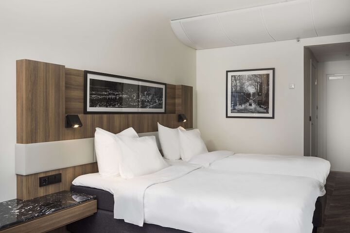 Room 10 of 70