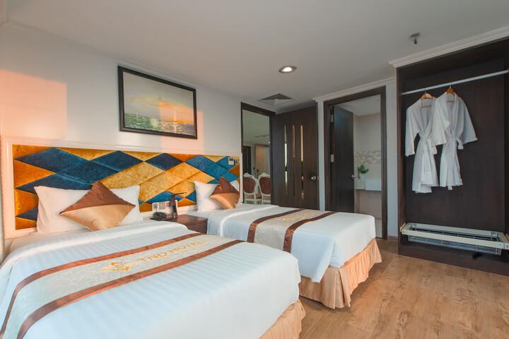 Room 10 of 121