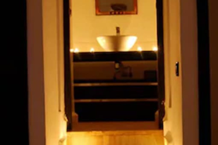 Room 16 of 27