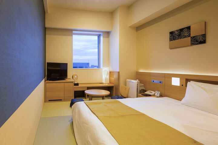 Room 11 of 27