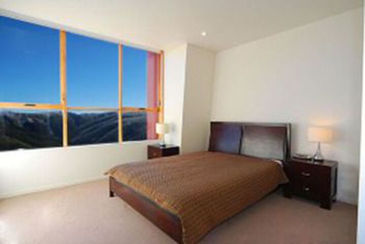 Room 4 of 9