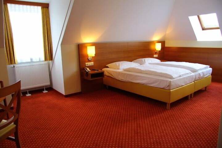 Room 7 of 44