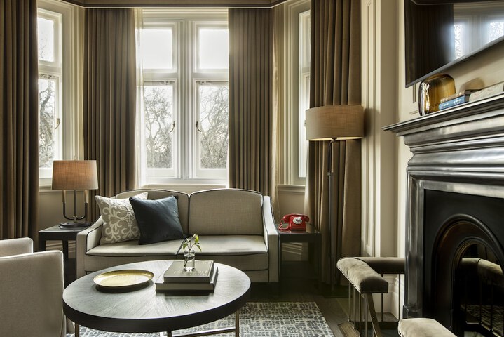 Room 3 of 224