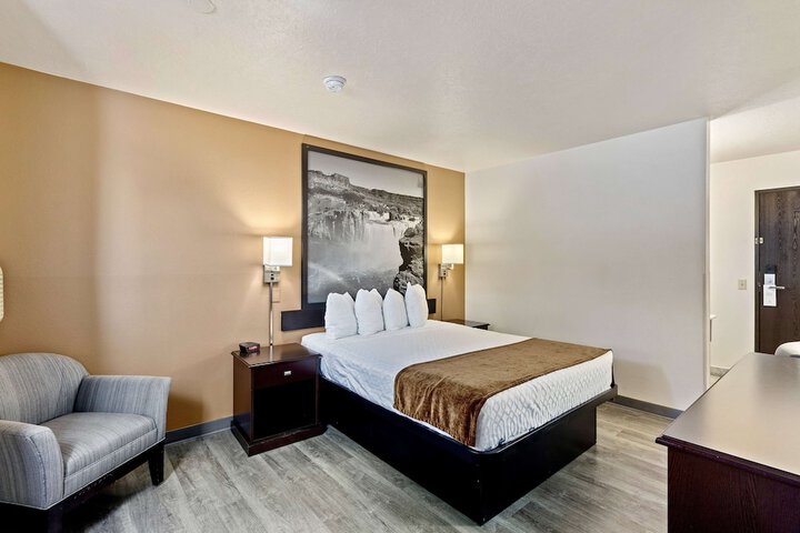 Room 5 of 34