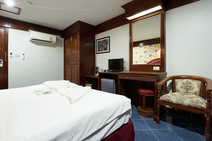 Room 10 of 136