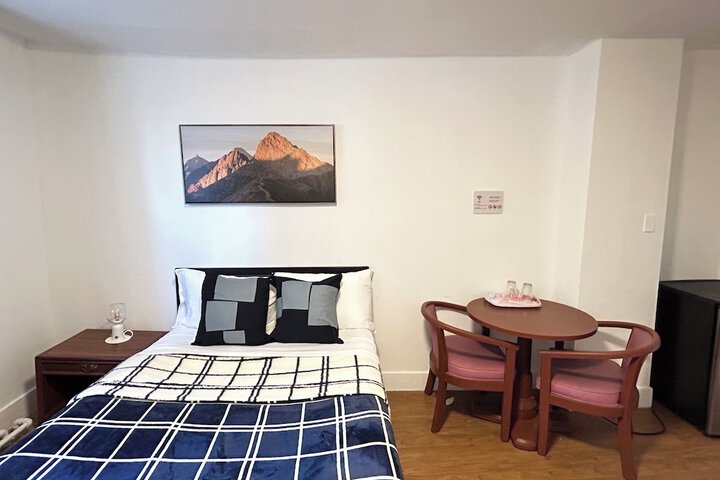 Room 6 of 26