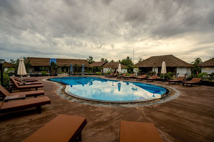 Pool 143 of 198