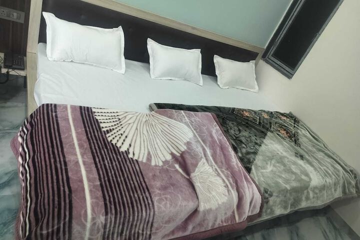 Room 6 of 15
