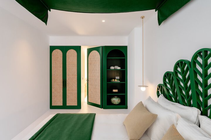 Room 18 of 142