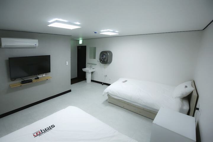 Room 11 of 46