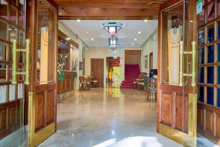 Entrance & Lobby