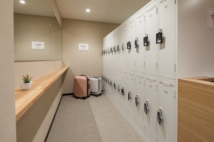 Room 8 of 40