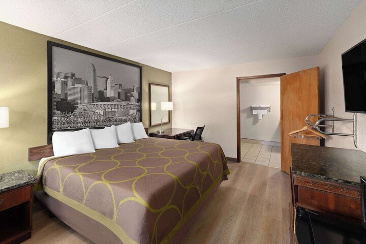 1 King Bed (1 of 8)