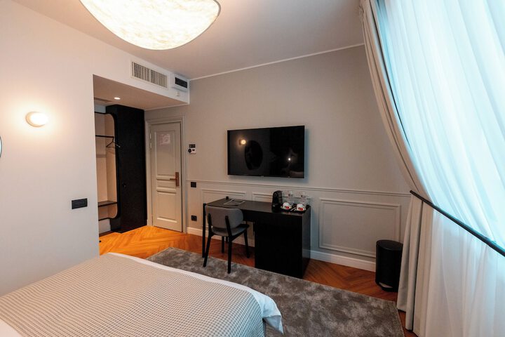 Room 25 of 87