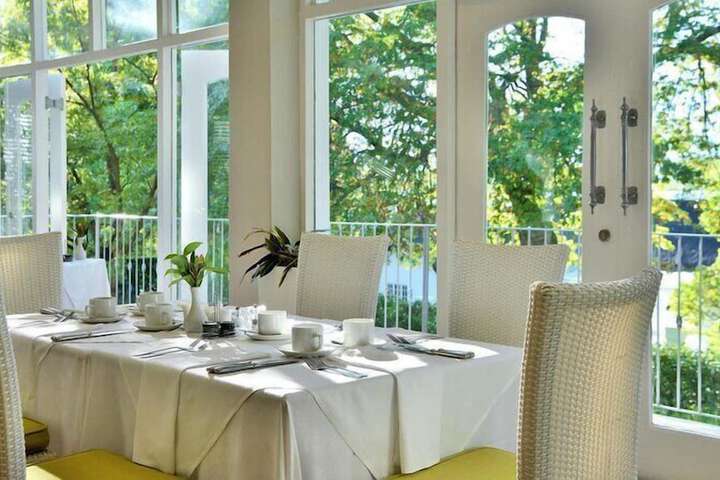 Dining 200 of 517
