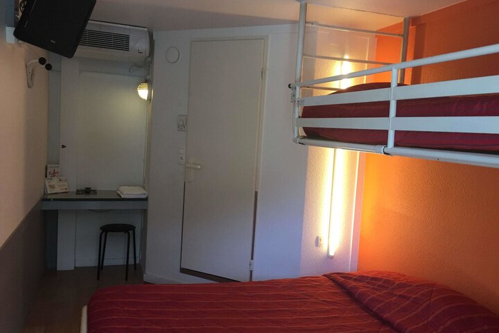 Room 10 of 48