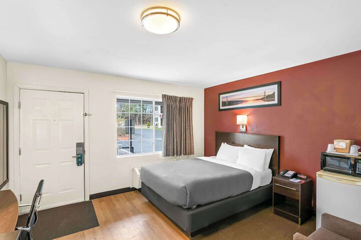 1 King Bed Accessible (8 of 13)