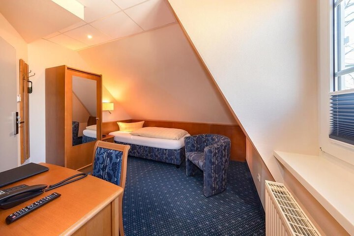 Room 4 of 40