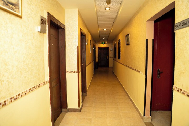 Ballroom/Hall 91 of 100