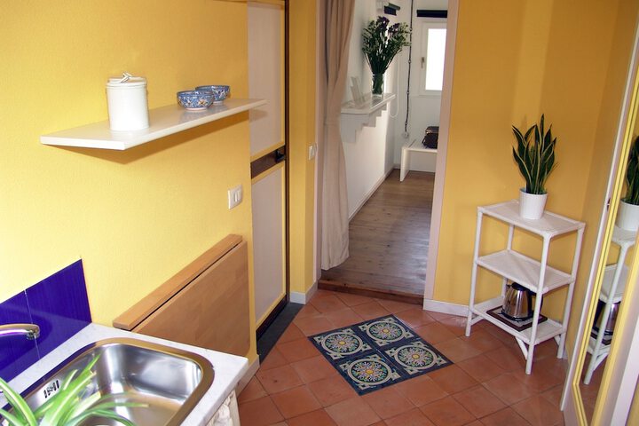 Room 4 of 74
