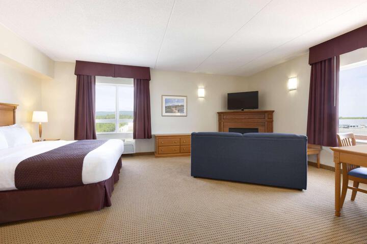 2 Queen Beds (3 of 17)