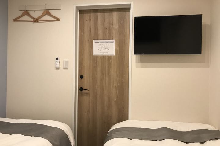 Room 11 of 37