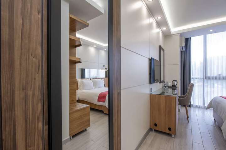 Room 21 of 38