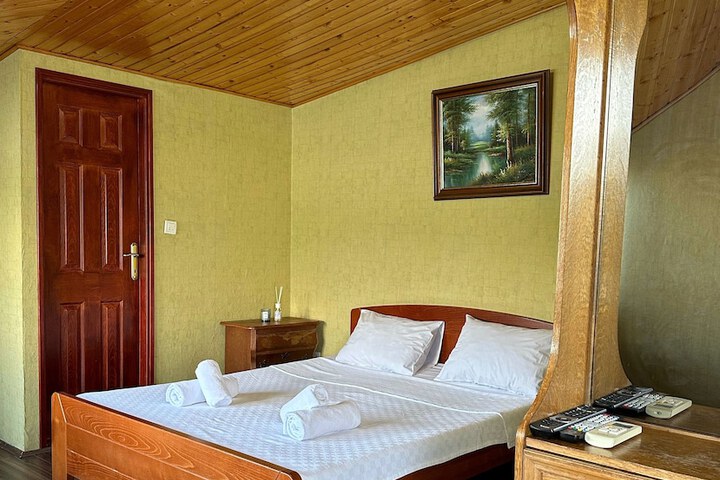 Room 34 of 83