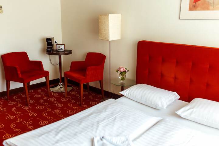 Room 10 of 42