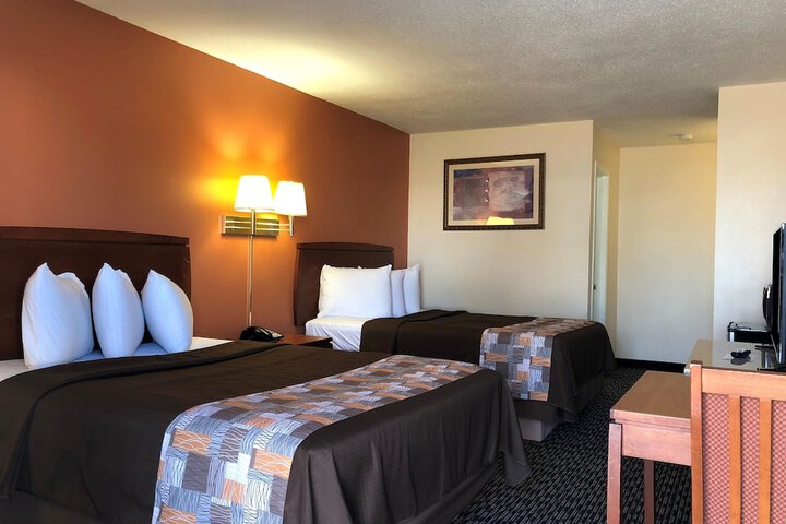 2 Queen Beds (8 of 9)