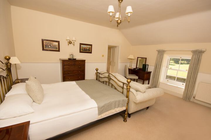 Room 3 of 46