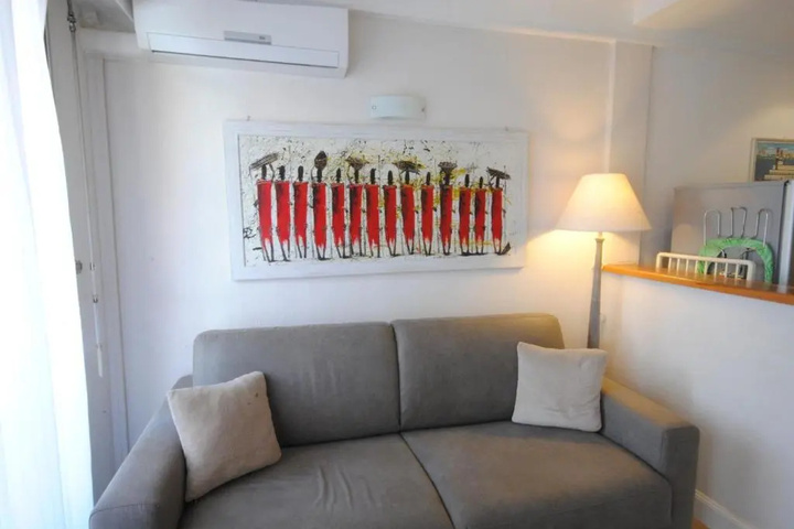 Room 5 of 8