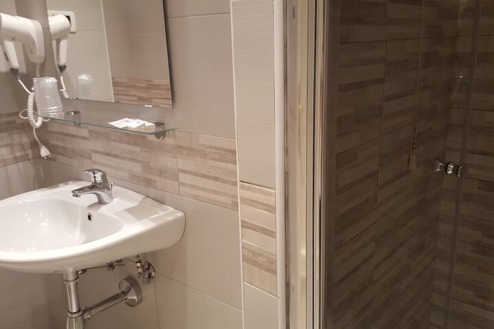 Room 14 of 16