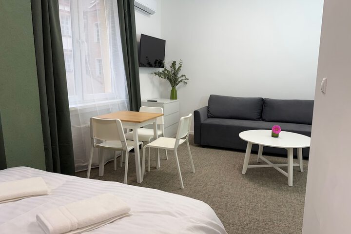 Room 3 of 49