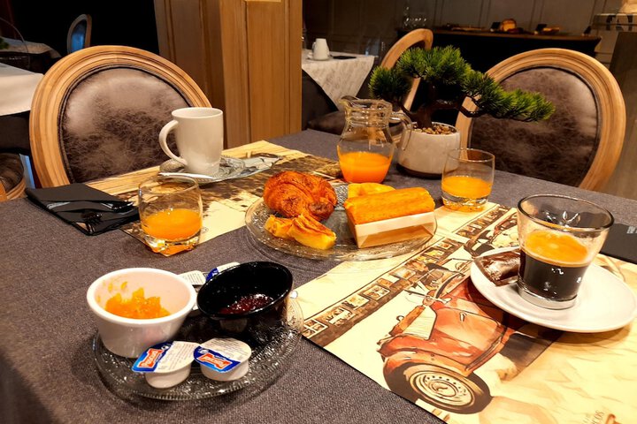 Breakfast/Coffee Service 39 of 46