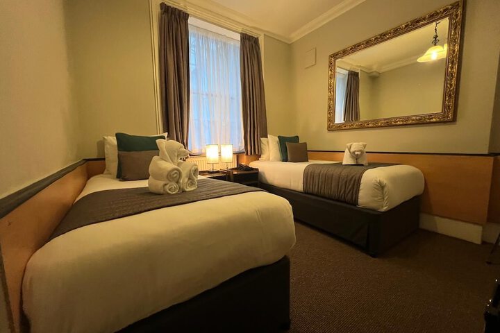 Room 33 of 63