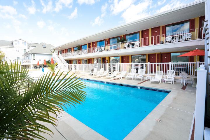 Exterior of Harbor Mist Family Motel