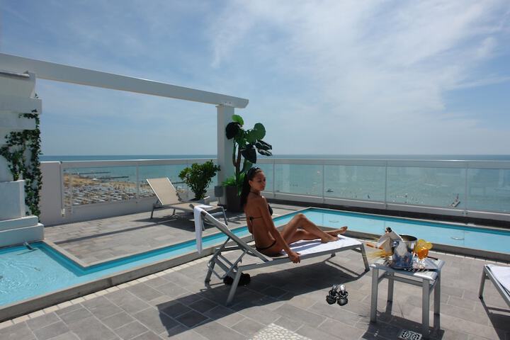 Sundeck 132 of 154