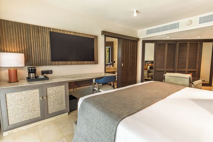Room 9 of 90