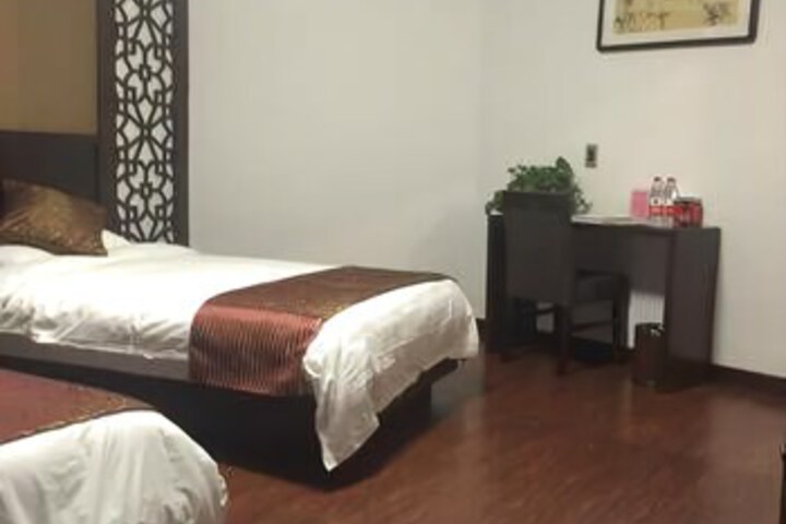 Room 4 of 6