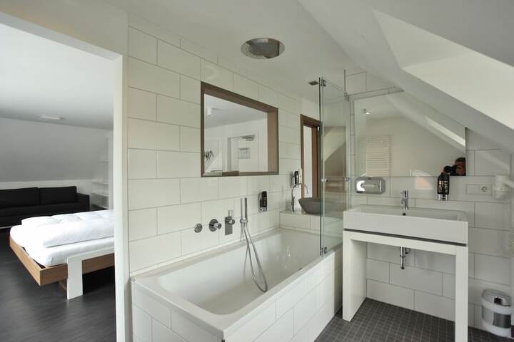 Room 14 of 35