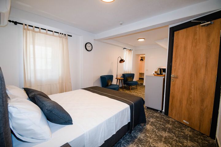 Room 6 of 43