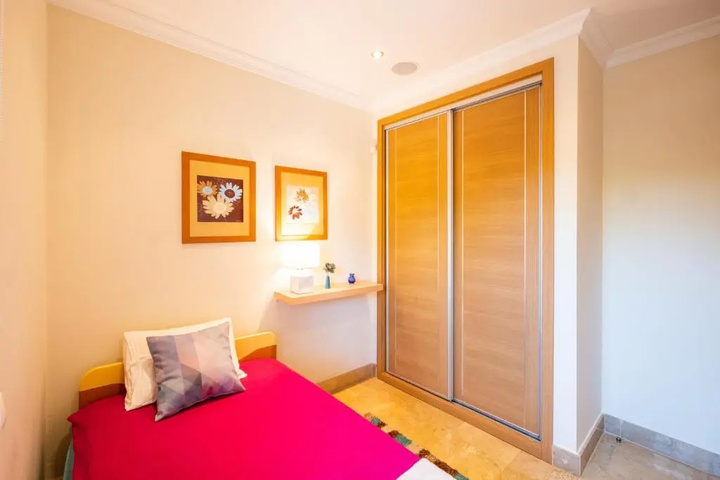 Room 3 of 34