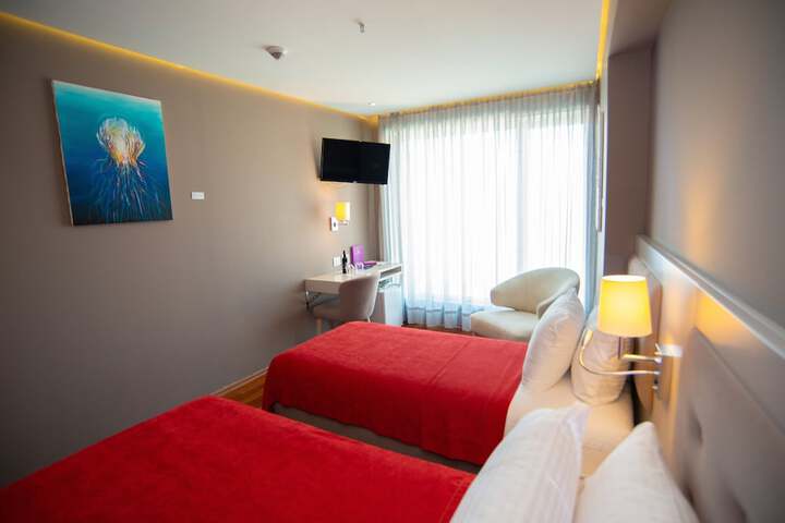 Room 63 of 253