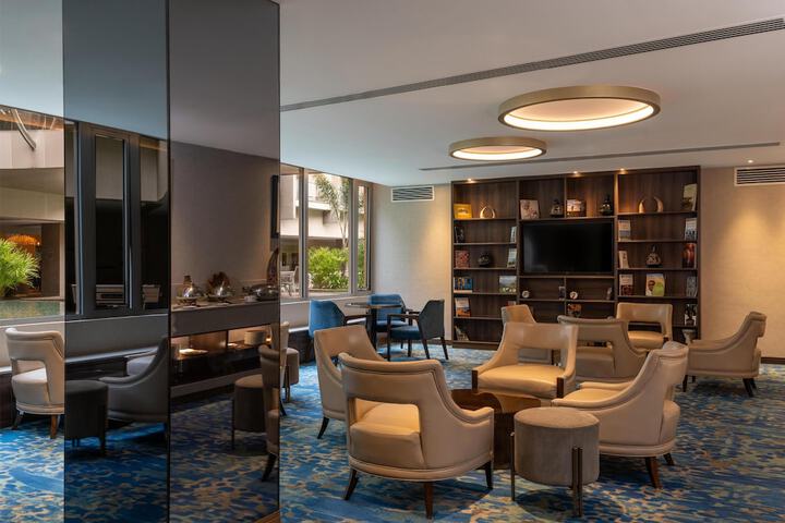 Lounge 117 of 139