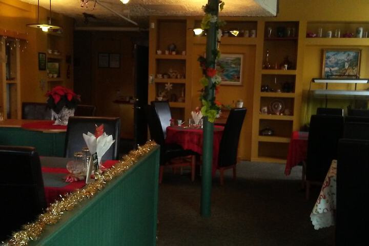 Dining 42 of 46