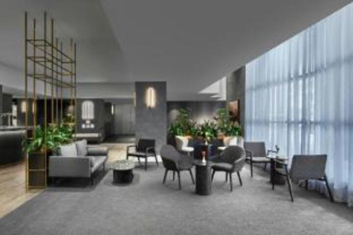 Lounge 6 of 39